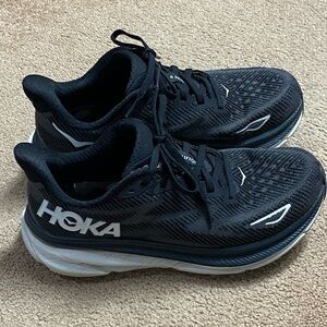 Hoka Clifton 9 Women’s Black Running Shoes size 8.5